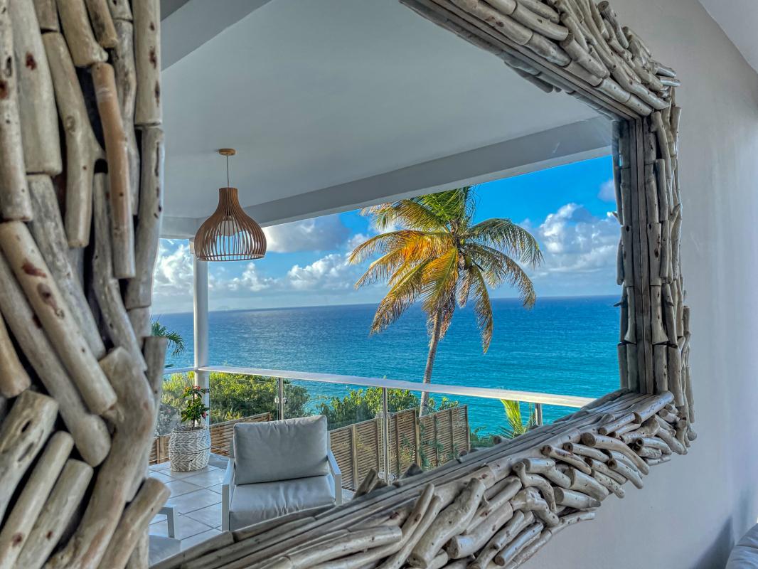 A louer villa 4 chambres au Gosier avec piscine et vue mer - miroir